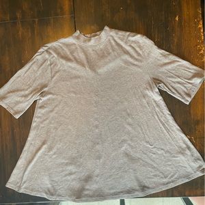 Gray 3/4 sleeve flowy shirt